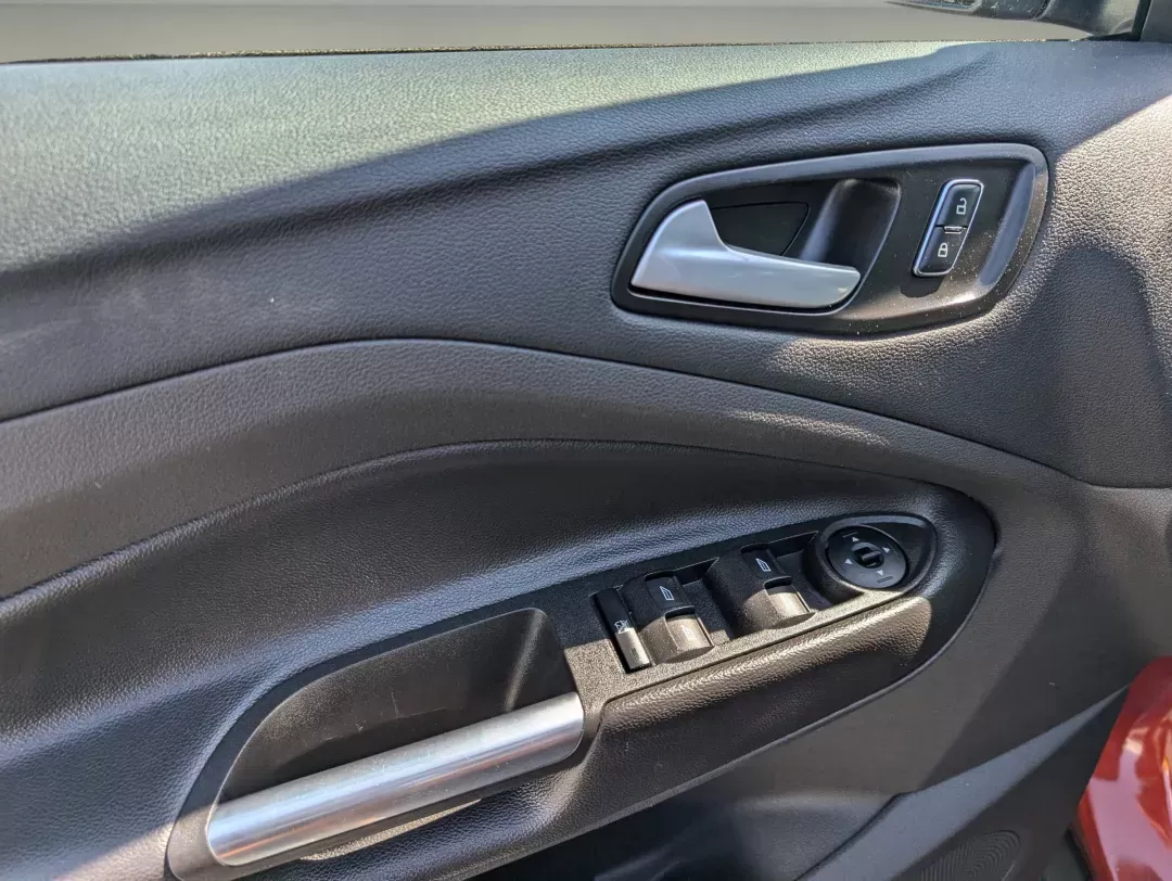 2016 Ford Escape SE (1FMCU0GXXGU) with an Intercooled Turbo Regular Unleaded I-4 1.6 L/98 engine, 6-Speed Automatic w/OD transmission, located at 521 Old Farm Lane Rd, Prattville, AL, 36066, (334) 325-1505, 32.482460, -86.416367 - 2016 Ford Escape SE - Photo#8