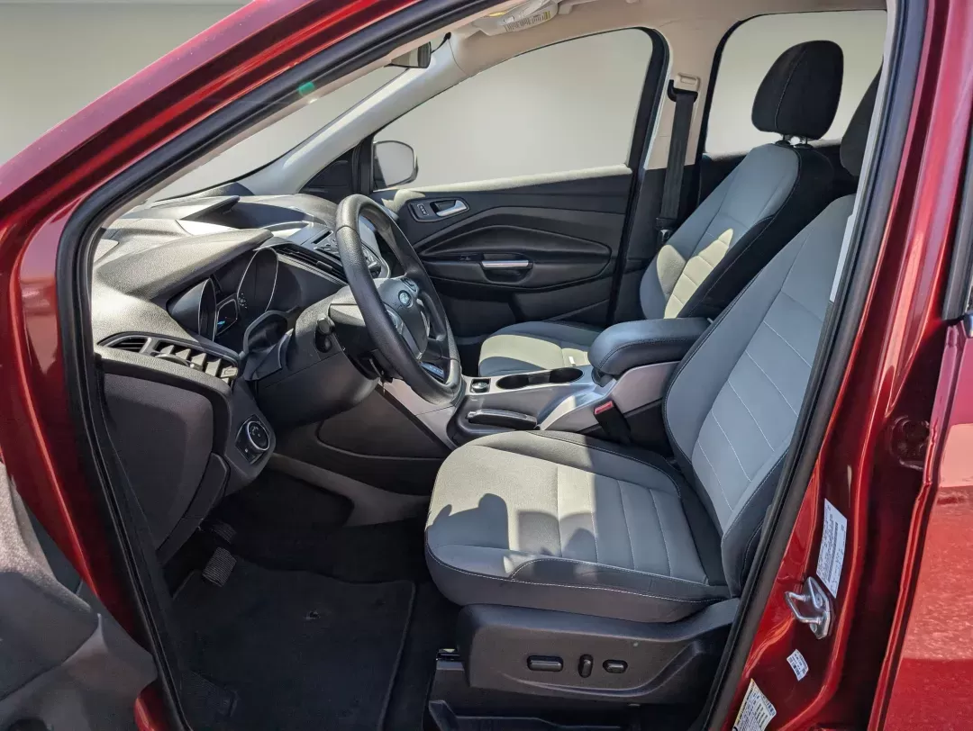 2016 Ford Escape SE (1FMCU0GXXGU) with an Intercooled Turbo Regular Unleaded I-4 1.6 L/98 engine, 6-Speed Automatic w/OD transmission, located at 521 Old Farm Lane Rd, Prattville, AL, 36066, (334) 325-1505, 32.482460, -86.416367 - 2016 Ford Escape SE - Photo#9