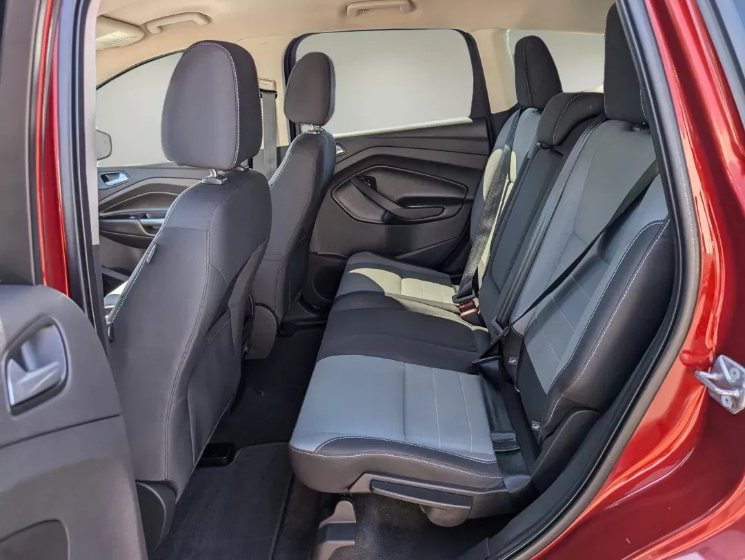 2016 Ford Escape SE (1FMCU0GXXGU) with an Intercooled Turbo Regular Unleaded I-4 1.6 L/98 engine, 6-Speed Automatic w/OD transmission, located at 521 Old Farm Lane Rd, Prattville, AL, 36066, (334) 325-1505, 32.482460, -86.416367 - 2016 Ford Escape SE - Photo#10