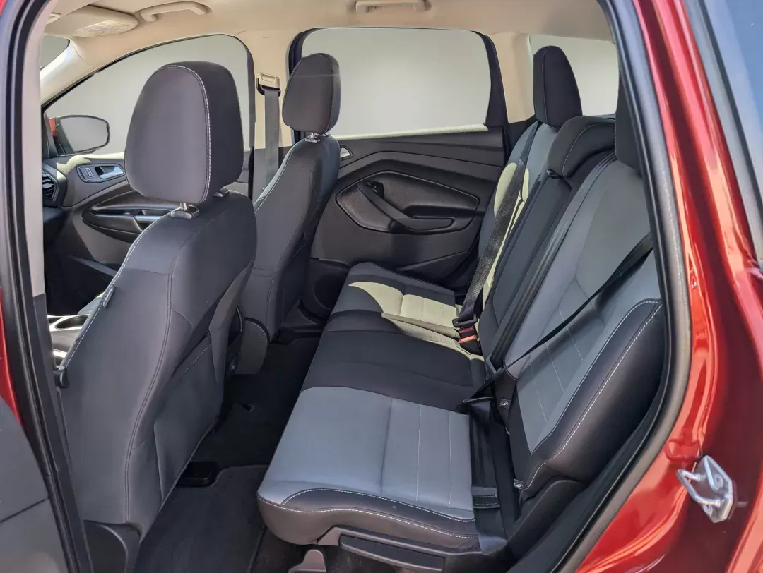 2016 Ford Escape SE (1FMCU0GXXGU) with an Intercooled Turbo Regular Unleaded I-4 1.6 L/98 engine, 6-Speed Automatic w/OD transmission, located at 7000 Northlake Connector, Columbus, GA, 31904, (706) 987-8085, 32.524975, -84.978134 - 2016 Ford Escape SE - Photo#11