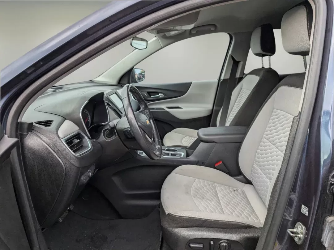 2018 /Medium Ash Gray Chevrolet Equinox LT (3GNAXSEV5JL) with an Turbocharged Gas I4 1.5L/ engine, 6-Speed Automatic transmission, located at 521 Old Farm Lane Rd, Prattville, AL, 36066, (334) 325-1505, 32.482460, -86.416367 - 2018 Chevrolet Equinox LT - Photo#9