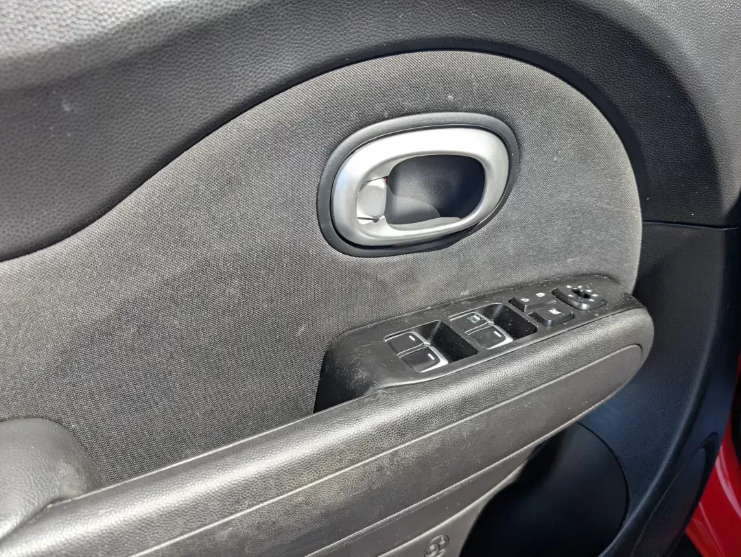 2019 /Black Kia Soul Base (KNDJN2A23K7) with an Regular Unleaded I-4 1.6 L/97 engine, 6-Speed Automatic w/OD transmission, located at 7000 Northlake Connector, Columbus, GA, 31904, (706) 987-8085, 32.524975, -84.978134 - 2019 Kia Soul Base - Photo#8