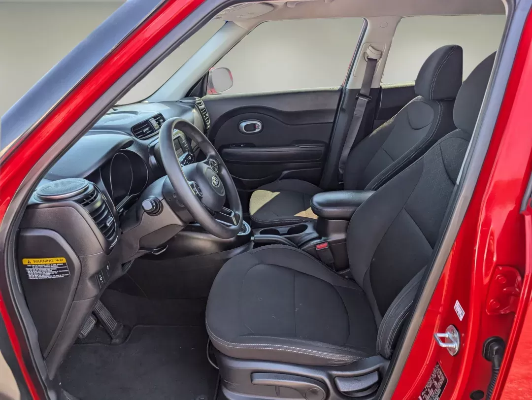 2019 /Black Kia Soul Base (KNDJN2A23K7) with an Regular Unleaded I-4 1.6 L/97 engine, 6-Speed Automatic w/OD transmission, located at 7000 Northlake Connector, Columbus, GA, 31904, (706) 987-8085, 32.524975, -84.978134 - 2019 Kia Soul Base - Photo#9