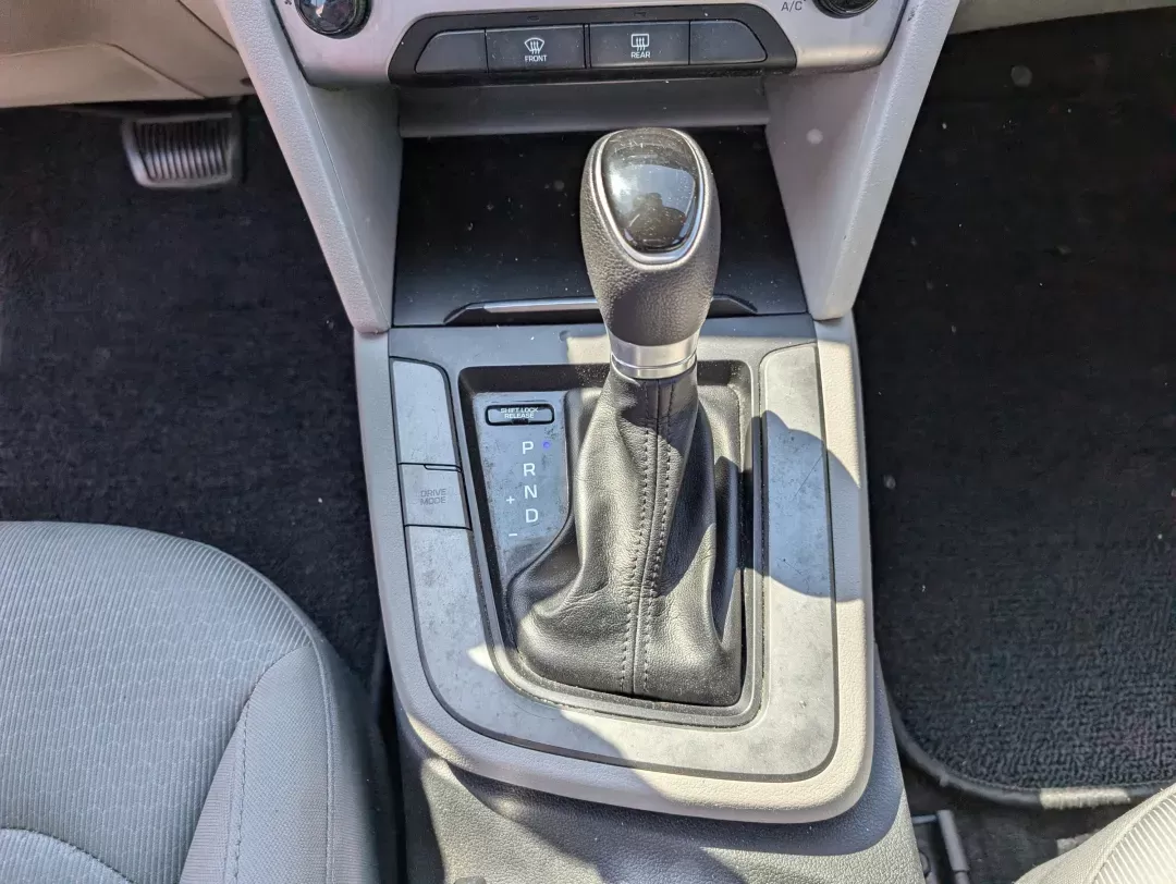 2018 /Gray Hyundai Elantra SEL (5NPD84LF9JH) with an Regular Unleaded I-4 2.0 L/122 engine, 6-Speed Automatic w/OD transmission, located at 5115 14th Ave., Columbus, GA, 31904, (706) 323-0345, 32.511494, -84.971046 - 2018 Hyundai Elantra SEL - Photo#14