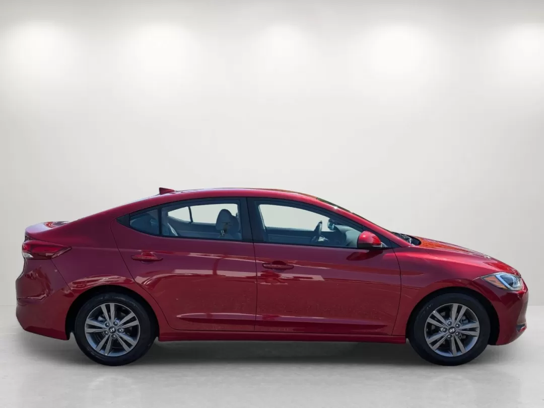 2018 /Gray Hyundai Elantra SEL (5NPD84LF9JH) with an Other engine, located at 7000 Northlake Connector, Columbus, GA, 31904, (706) 987-8085, 32.524975, -84.978134 - Experience the freedom of the open road with the 2018 Hyundai Elantra SEL, a perfect companion for your daily commute or weekend adventures. Whether you're navigating through the bustling streets of Phenix City or embarking on a cross-country road trip, this stylish sedan delivers reliability and co - Photo#3