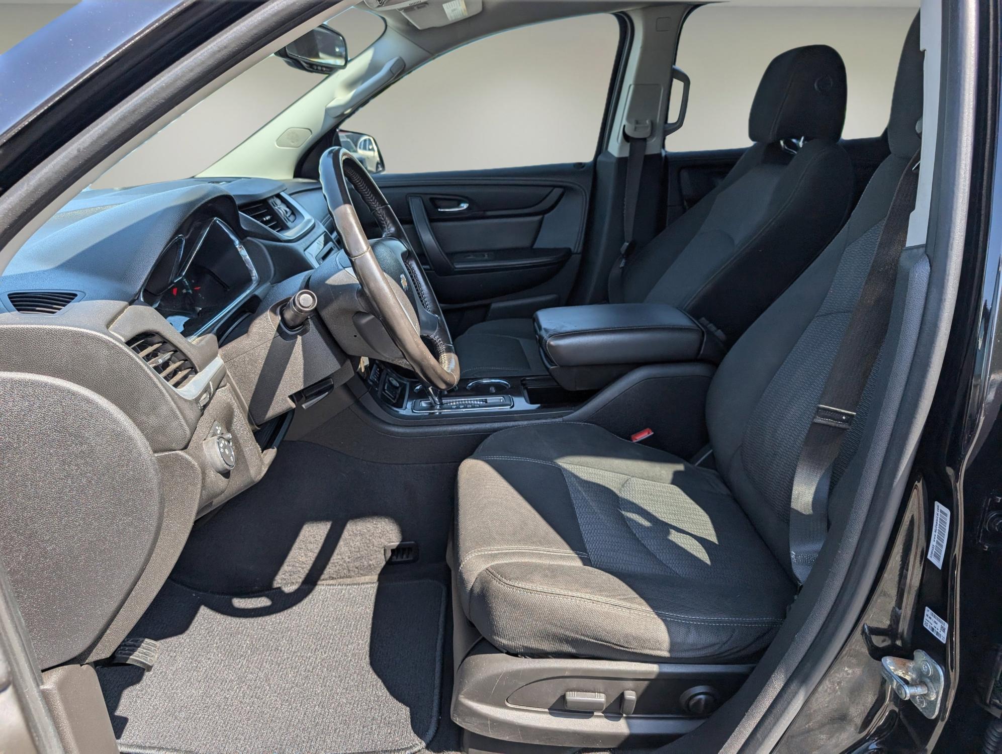 2016 /Ebony Chevrolet Traverse LT (1GNKRGKD3GJ) with an Gas V6 3.6L/217 engine, 6-Speed Automatic transmission, located at 5115 14th Ave., Columbus, GA, 31904, (706) 323-0345, 32.511494, -84.971046 - 2016 Chevrolet Traverse LT - Photo#9