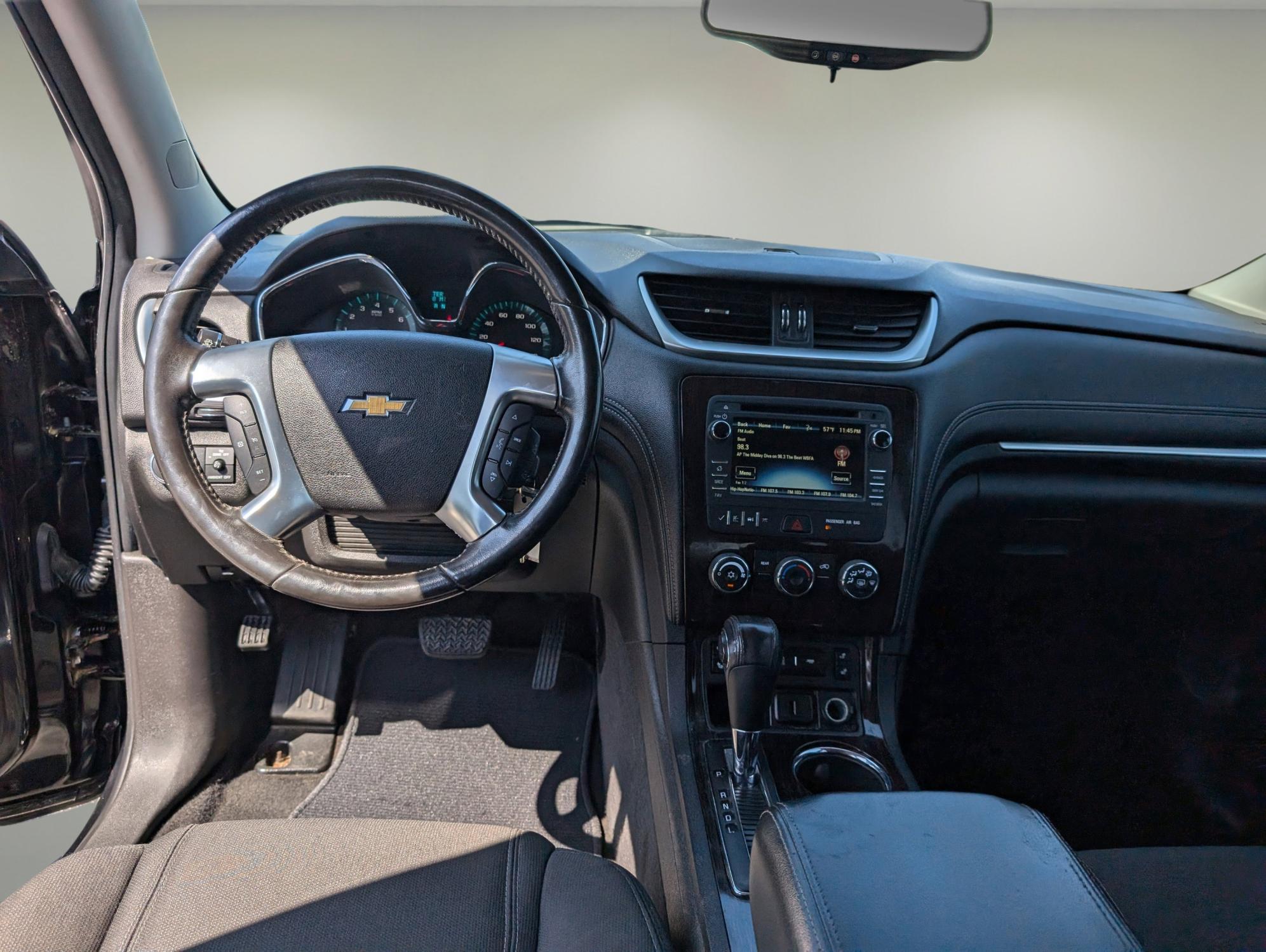 2016 /Ebony Chevrolet Traverse LT (1GNKRGKD3GJ) with an Gas V6 3.6L/217 engine, 6-Speed Automatic transmission, located at 5115 14th Ave., Columbus, GA, 31904, (706) 323-0345, 32.511494, -84.971046 - 2016 Chevrolet Traverse LT - Photo#12
