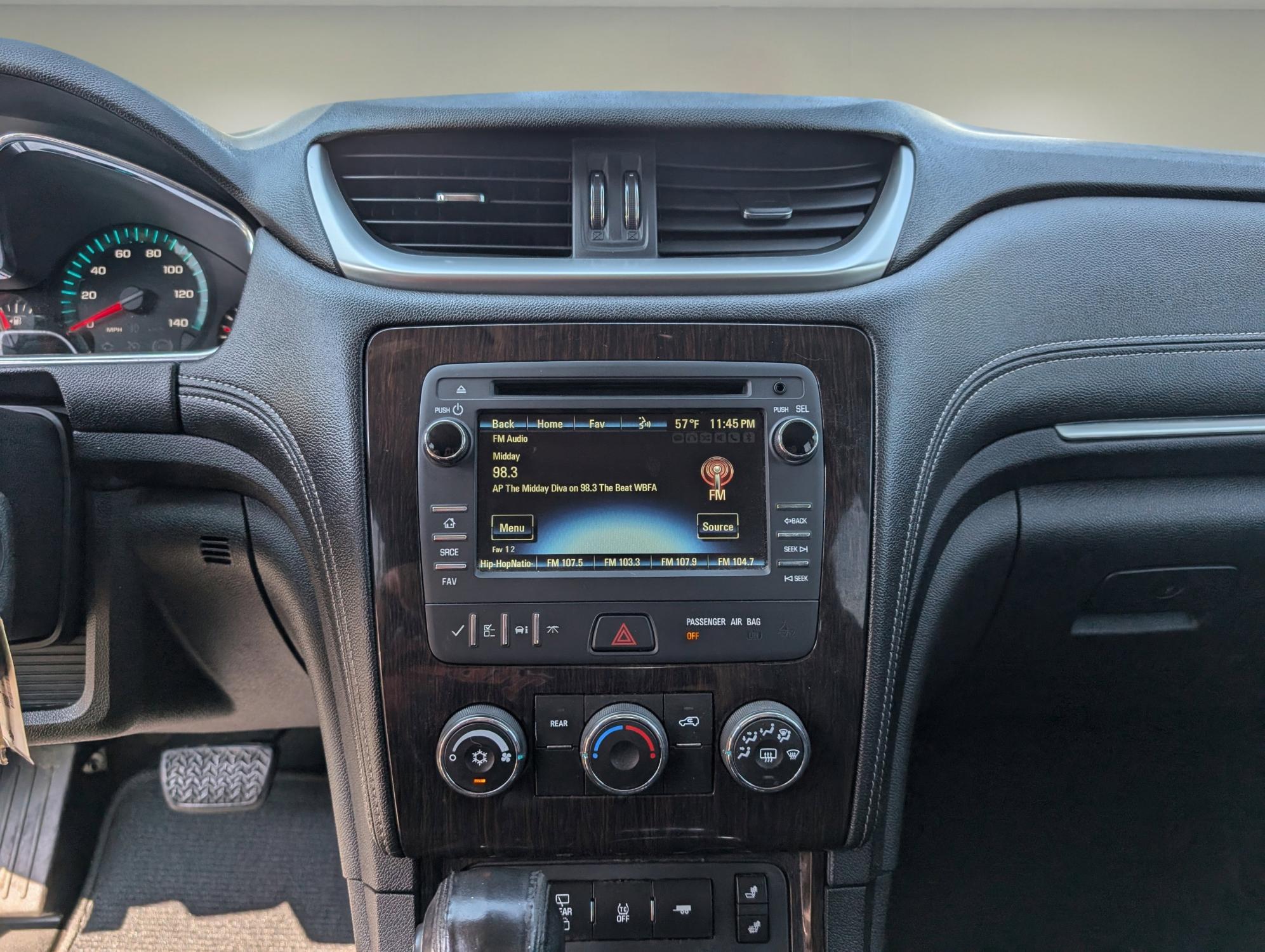 2016 /Ebony Chevrolet Traverse LT (1GNKRGKD3GJ) with an Gas V6 3.6L/217 engine, 6-Speed Automatic transmission, located at 5115 14th Ave., Columbus, GA, 31904, (706) 323-0345, 32.511494, -84.971046 - 2016 Chevrolet Traverse LT - Photo#14