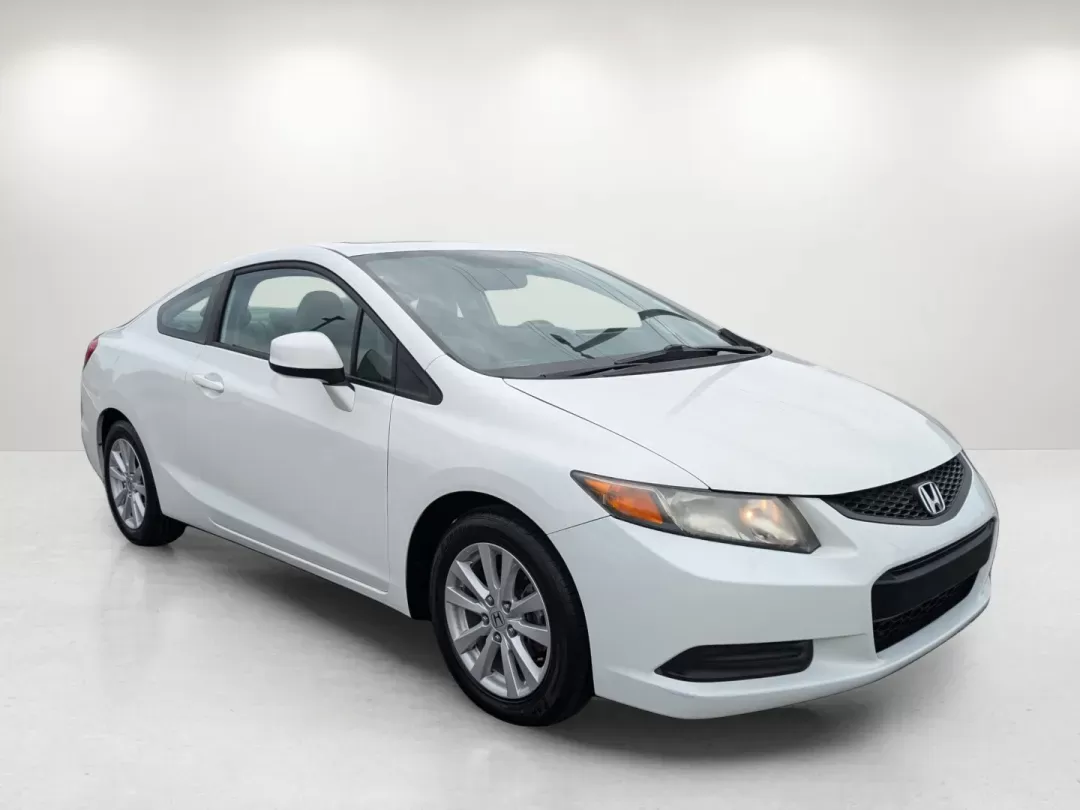 2012 Honda Civic Cpe EX-L (2HGFG3B05CH) with an Gas I4 1.8L/110 engine, 5-Speed Automatic transmission, located at 1430 Gateway Drive, Opelika, AL, 36801, (334) 239-0944, 32.637871, -85.409790 - 2012 Honda Civic Cpe EX-L - Photo#3