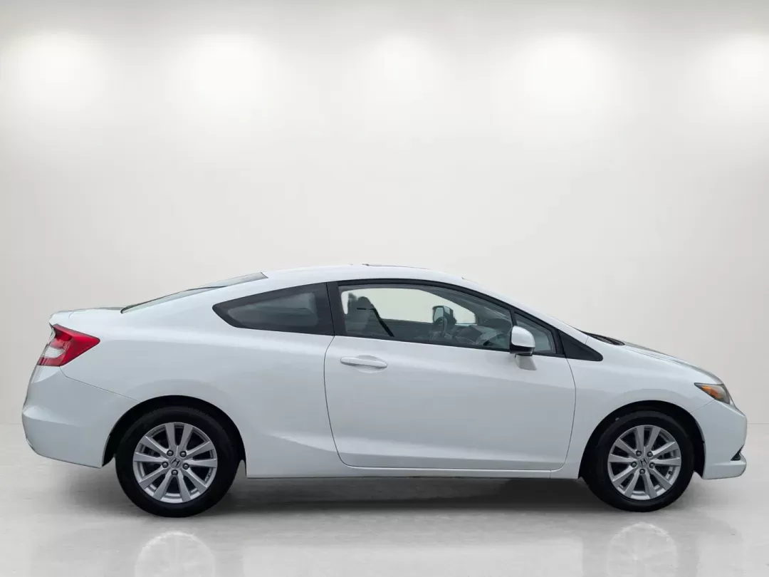 2012 Honda Civic Cpe EX-L (2HGFG3B05CH) with an Gas I4 1.8L/110 engine, 5-Speed Automatic transmission, located at 1430 Gateway Drive, Opelika, AL, 36801, (334) 239-0944, 32.637871, -85.409790 - 2012 Honda Civic Cpe EX-L - Photo#4