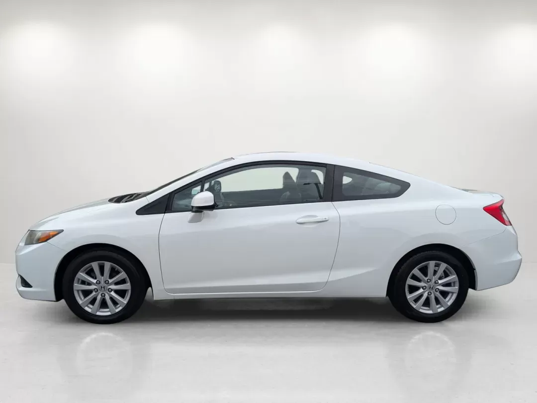 2012 Honda Civic Cpe EX-L (2HGFG3B05CH) with an Gas I4 1.8L/110 engine, 5-Speed Automatic transmission, located at 1430 Gateway Drive, Opelika, AL, 36801, (334) 239-0944, 32.637871, -85.409790 - 2012 Honda Civic Cpe EX-L - Photo#8