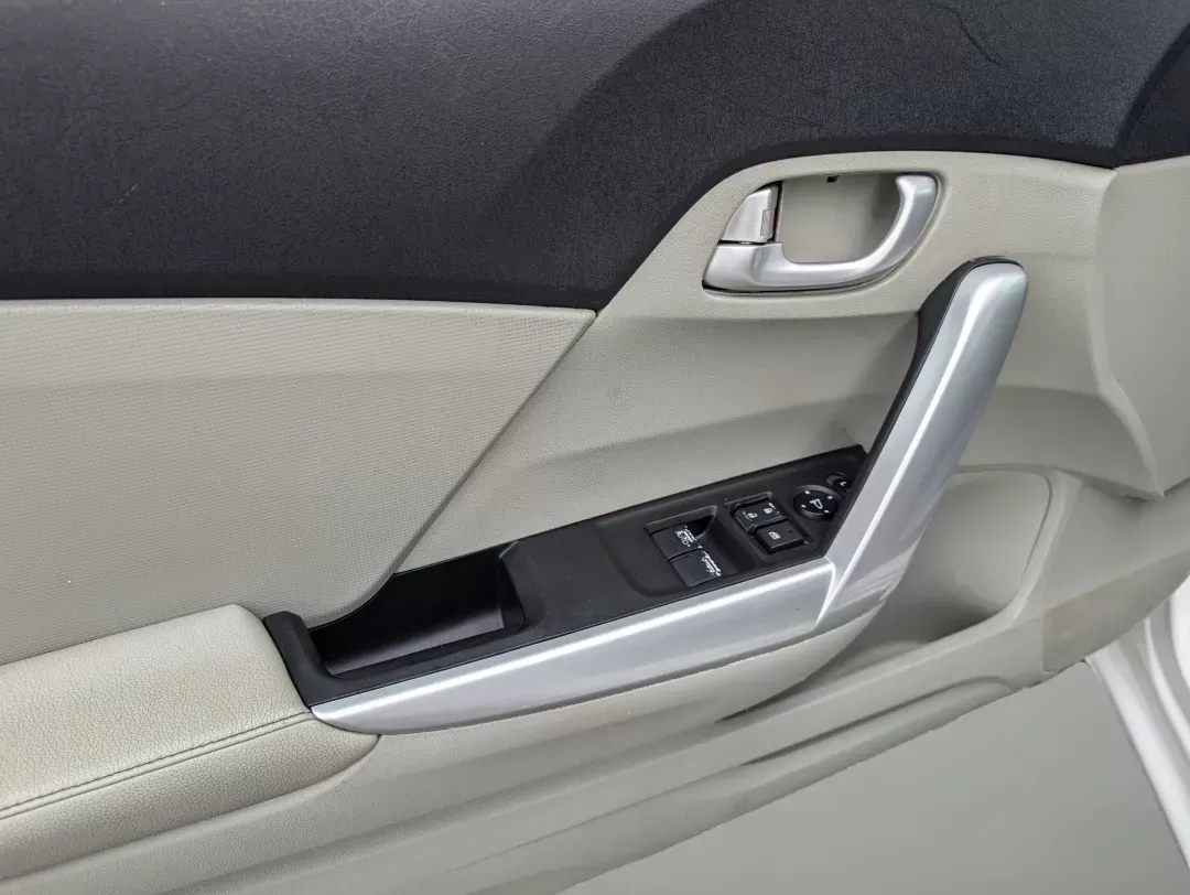 2012 Honda Civic Cpe EX-L (2HGFG3B05CH) with an Gas I4 1.8L/110 engine, 5-Speed Automatic transmission, located at 3959 U.S. 80 W, Phenix City, AL, 36870, (334) 297-4885, 32.469296, -85.135185 - 2012 Honda Civic Cpe EX-L - Photo#8