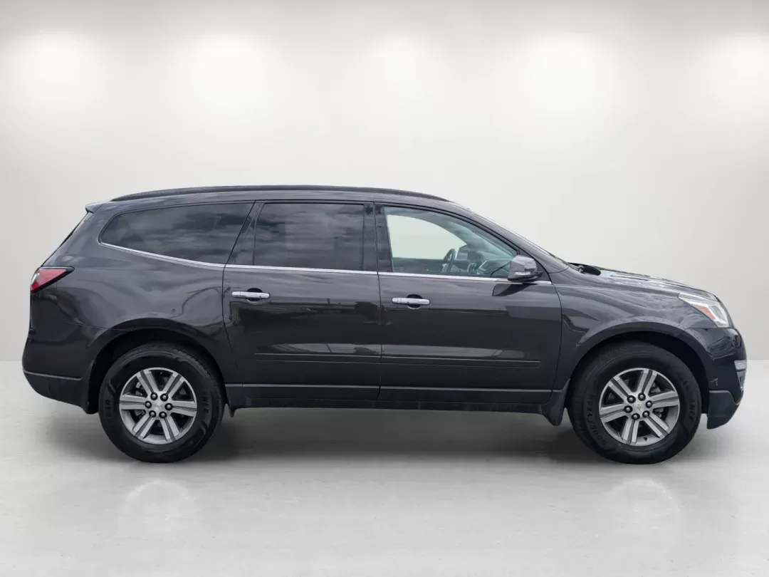 2016 /Ebony Chevrolet Traverse LT (1GNKRGKD7GJ) with an Gas V6 3.6L/217 engine, 6-Speed Automatic transmission, located at 7000 Northlake Connector, Columbus, GA, 31904, (706) 987-8085, 32.524975, -84.978134 - 2016 Chevrolet Traverse LT - Photo#3