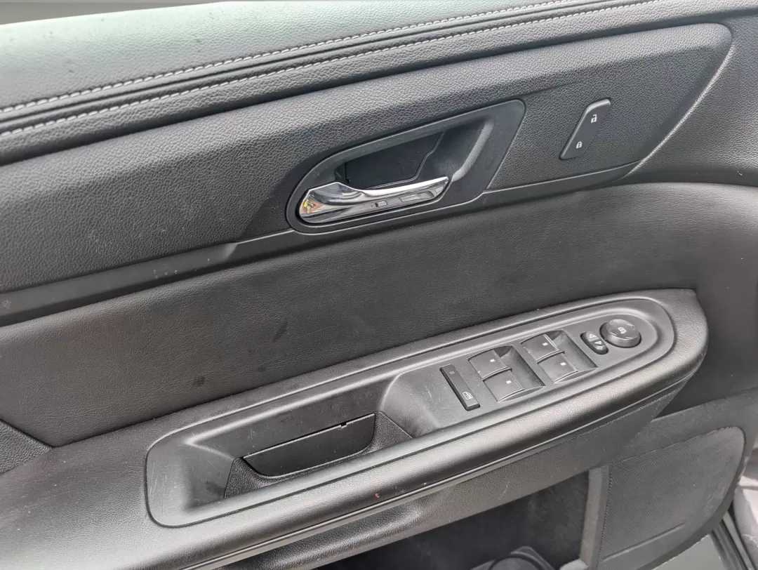 2016 /Ebony Chevrolet Traverse LT (1GNKRGKD7GJ) with an Other engine, located at 3959 U.S. 80 W, Phenix City, AL, 36870, (334) 297-4885, 32.469296, -85.135185 - 2016 Chevrolet Traverse LT - Photo#8