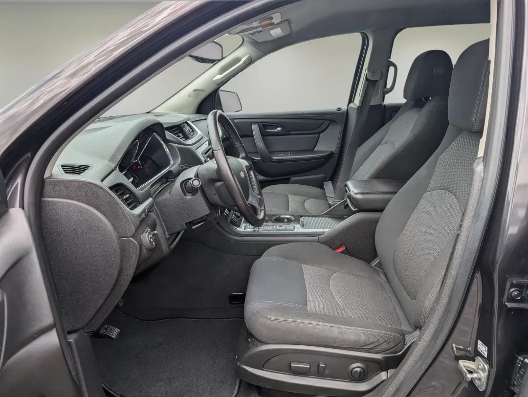 2016 /Ebony Chevrolet Traverse LT (1GNKRGKD7GJ) with an Other engine, located at 3959 U.S. 80 W, Phenix City, AL, 36870, (334) 297-4885, 32.469296, -85.135185 - 2016 Chevrolet Traverse LT - Photo#9