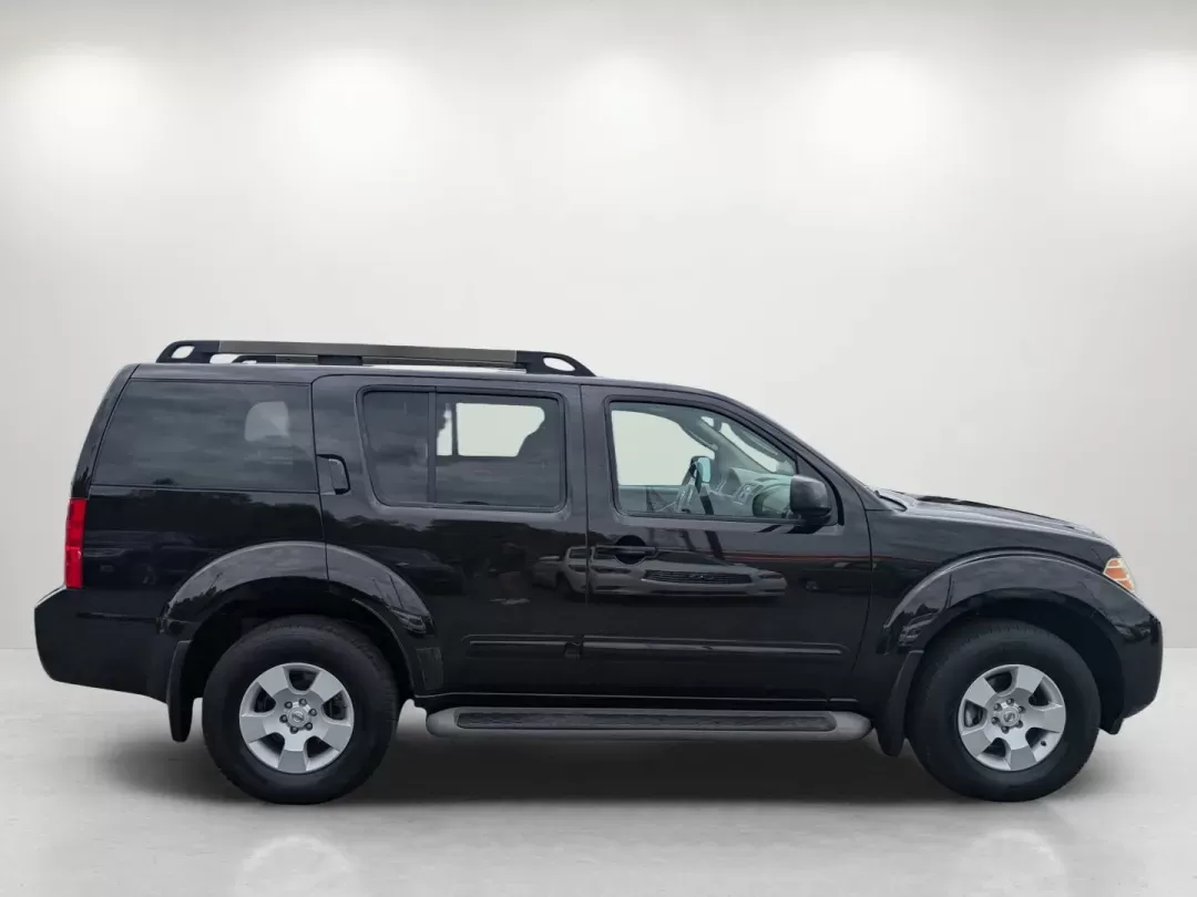 2011 /Cafe Latte Nissan Pathfinder S (5N1AR1NB6BC) with an Gas V6 4.0L/241 engine, 5-Speed Automatic transmission, located at 3959 U.S. 80 W, Phenix City, AL, 36870, (334) 297-4885, 32.469296, -85.135185 - 2011 Nissan Pathfinder S - Photo#3