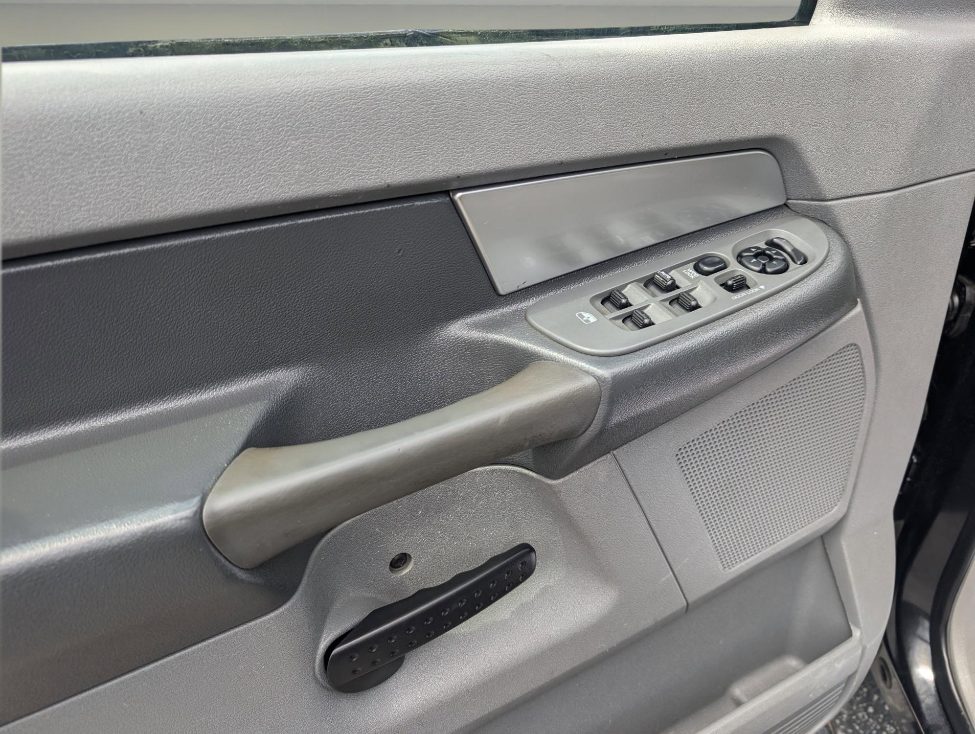 2008 /Medium Slate Gray Dodge Ram 1500 SLT (1D7HA18N38S) with an Gas V8 4.7L/287 engine, 5-Speed Automatic w/OD transmission, located at 5115 14th Ave., Columbus, GA, 31904, (706) 323-0345, 32.511494, -84.971046 - 2008 Dodge Ram 1500 SLT - Photo#8
