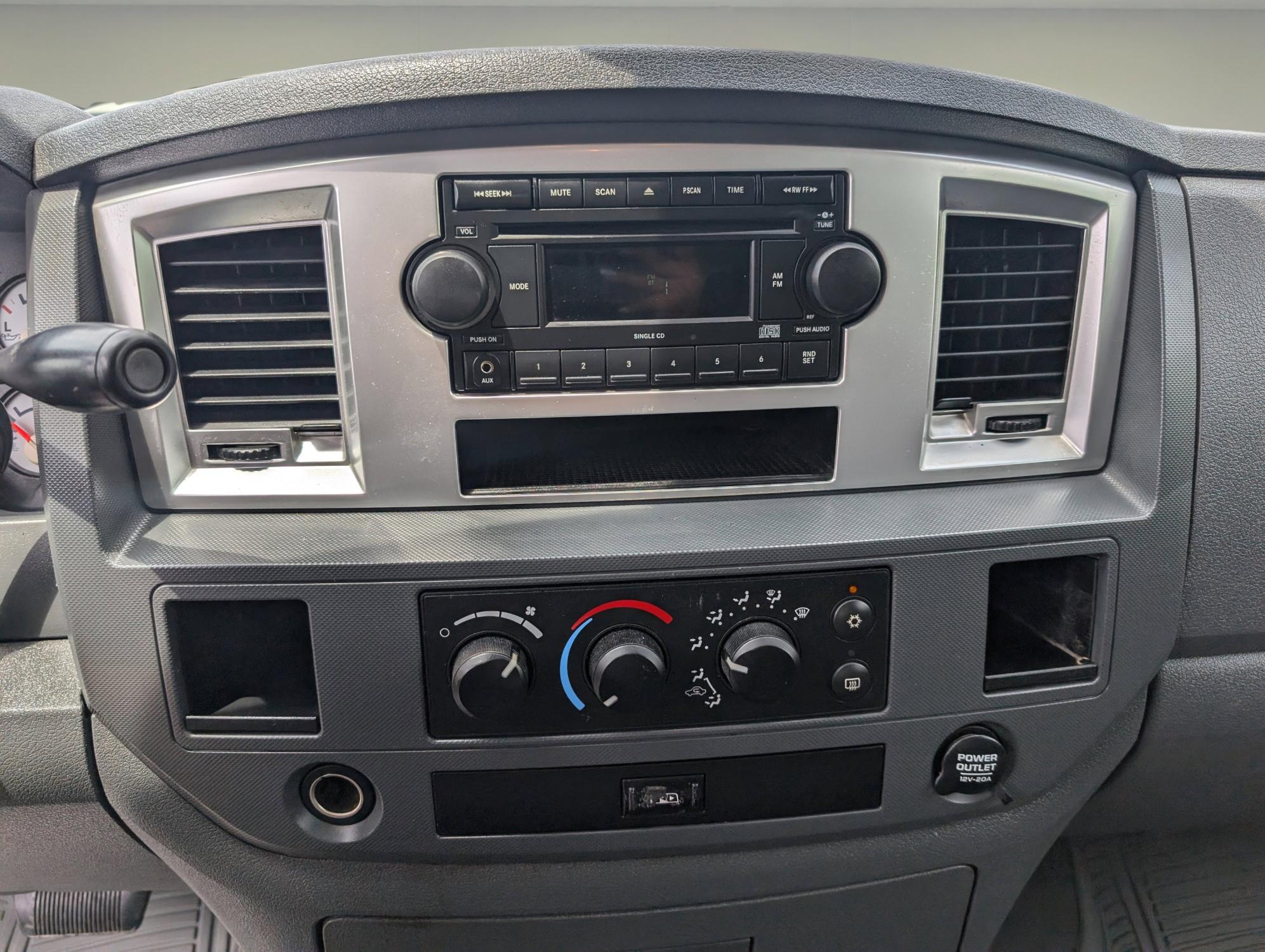2008 /Medium Slate Gray Dodge Ram 1500 SLT (1D7HA18N38S) with an Gas V8 4.7L/287 engine, 5-Speed Automatic w/OD transmission, located at 5115 14th Ave., Columbus, GA, 31904, (706) 323-0345, 32.511494, -84.971046 - 2008 Dodge Ram 1500 SLT - Photo#14