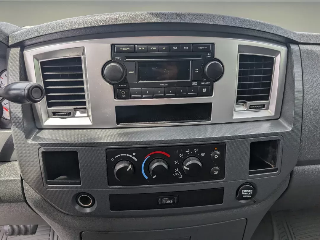 2008 /Medium Slate Gray Dodge Ram 1500 SLT (1D7HA18N38S) with an Gas V8 4.7L/287 engine, 5-Speed Automatic w/OD transmission, located at 5115 14th Ave., Columbus, GA, 31904, (706) 323-0345, 32.511494, -84.971046 - 2008 Dodge Ram 1500 SLT - Photo#14