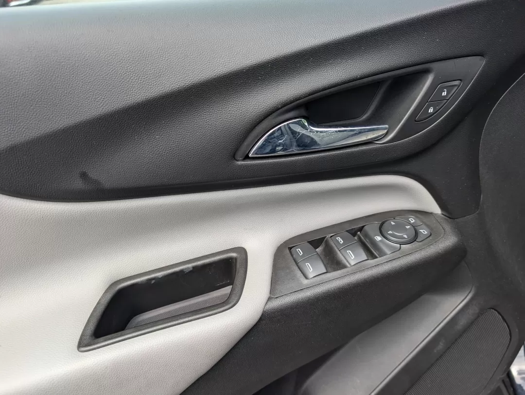 2021 /Medium Ash Gray Chevrolet Equinox LS (3GNAXHEV2MS) with an Other engine, located at 3959 U.S. 80 W, Phenix City, AL, 36870, (334) 297-4885, 32.469296, -85.135185 - 2021 Chevrolet Equinox LS - Photo#8