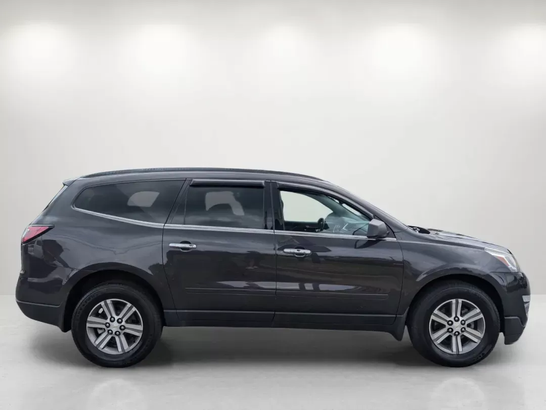 2017 /Ebony Chevrolet Traverse LT (1GNKRGKD5HJ) with an Gas V6 3.6L/217 engine, 6-Speed Automatic transmission, located at 521 Old Farm Lane Rd, Prattville, AL, 36066, (334) 325-1505, 32.482460, -86.416367 - 2017 Chevrolet Traverse LT - Photo#3