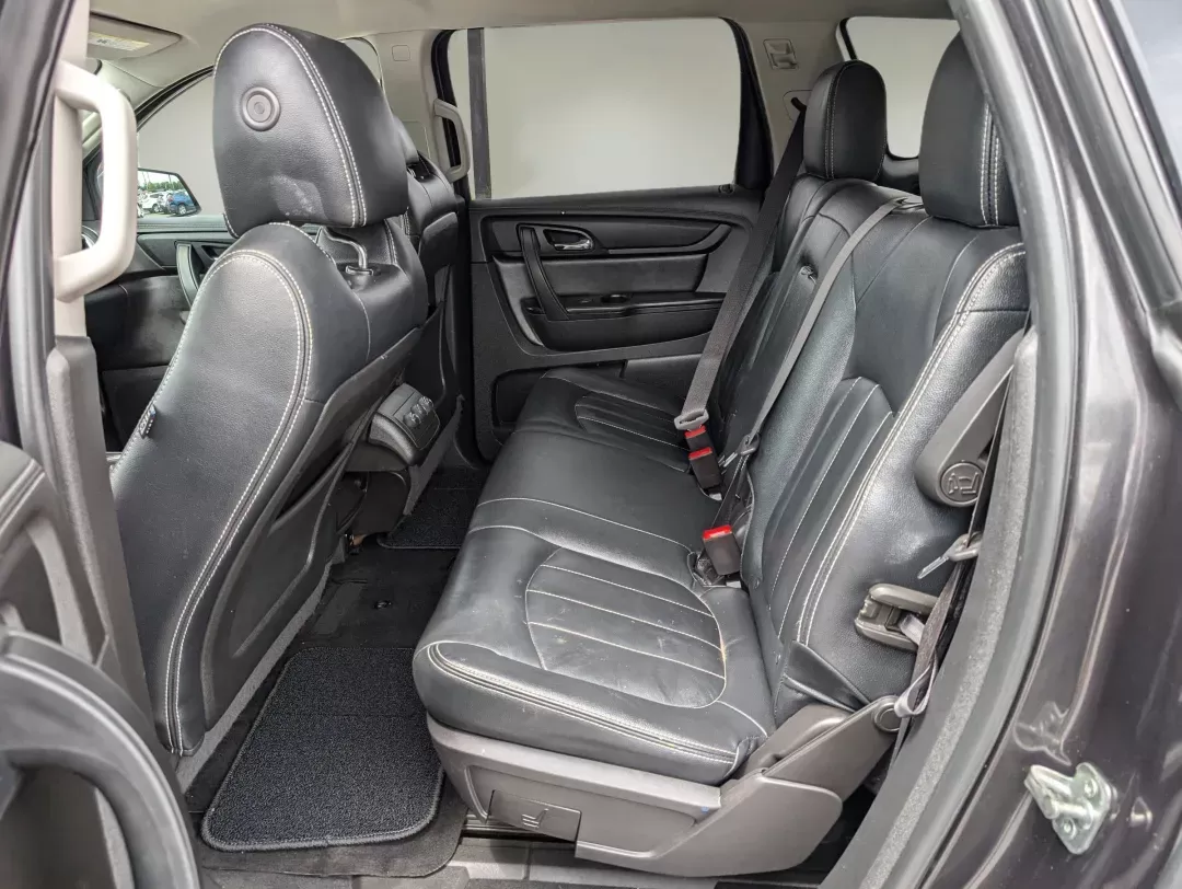 2017 /Ebony Chevrolet Traverse LT (1GNKRGKD5HJ) with an Gas V6 3.6L/217 engine, 6-Speed Automatic transmission, located at 521 Old Farm Lane Rd, Prattville, AL, 36066, (334) 325-1505, 32.482460, -86.416367 - 2017 Chevrolet Traverse LT - Photo#10