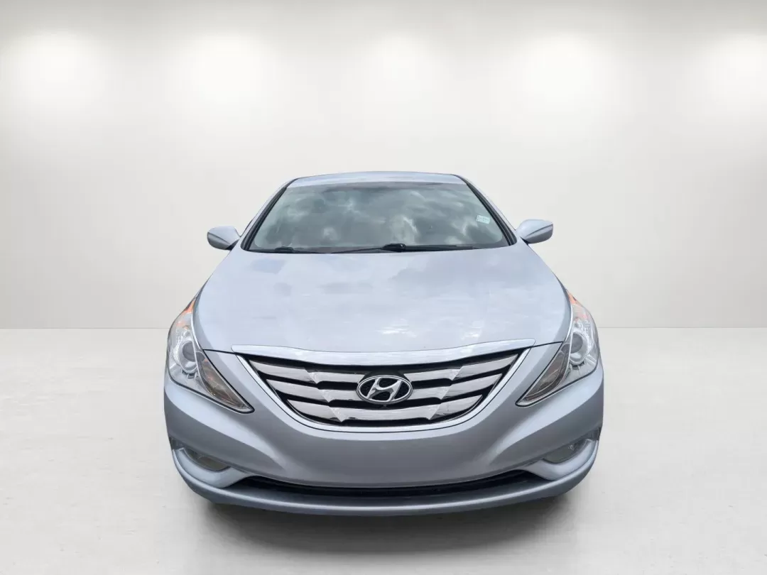 2012 /Gray Hyundai Sonata 2.4L SE (5NPEC4AC2CH) with an Gas I4 2.4L/144 engine, 6-Speed Automatic w/manual shift transmission, located at 804 22nd Ave, Phenix City, AL, 36870, (334) 297-1860, 32.484749, -85.024475 - 2012 Hyundai Sonata 2.4L SE - Photo#2