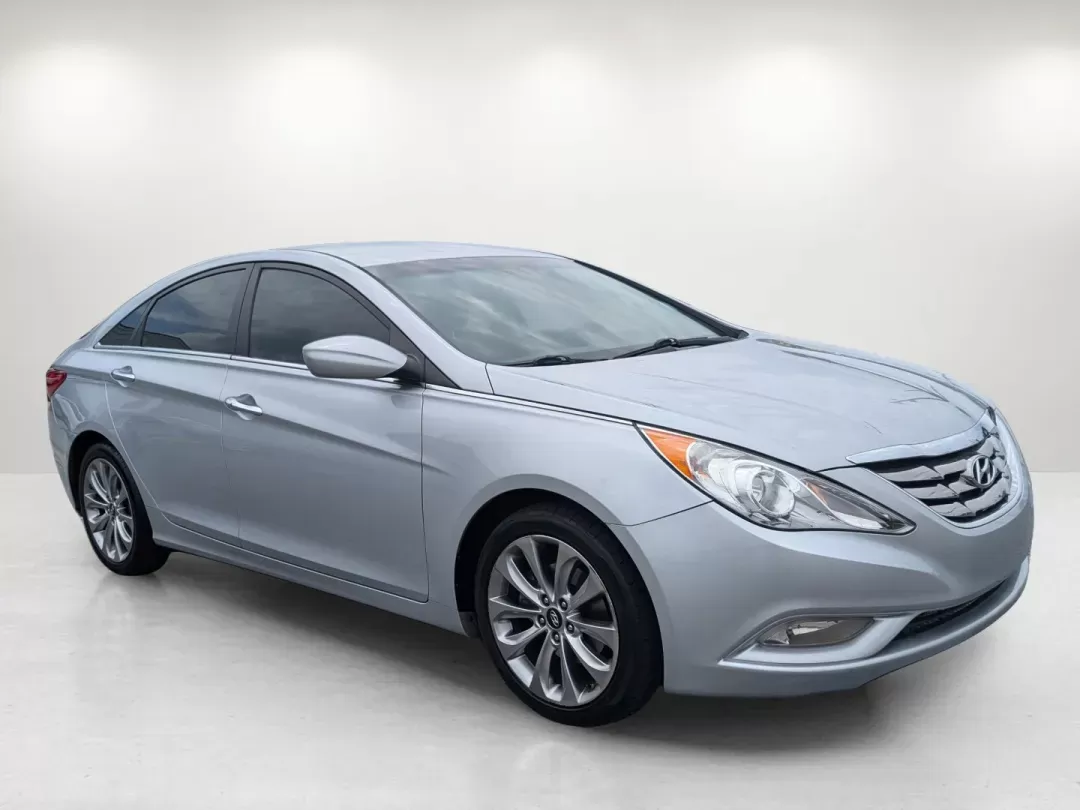 2012 /Gray Hyundai Sonata 2.4L SE (5NPEC4AC2CH) with an Gas I4 2.4L/144 engine, 6-Speed Automatic w/manual shift transmission, located at 804 22nd Ave, Phenix City, AL, 36870, (334) 297-1860, 32.484749, -85.024475 - 2012 Hyundai Sonata 2.4L SE - Photo#3