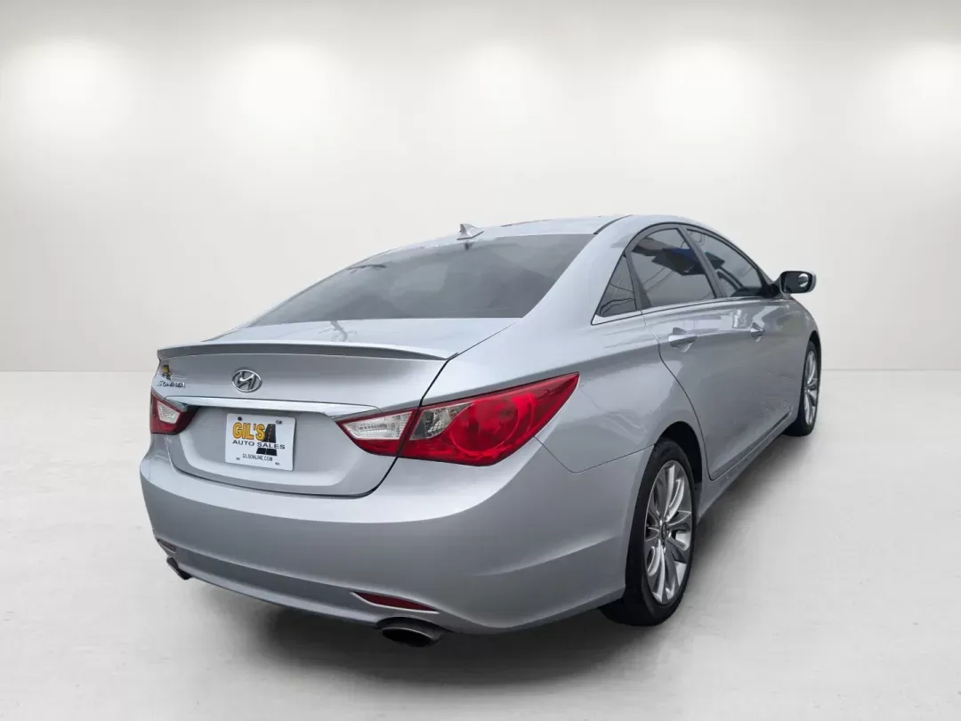 2012 /Gray Hyundai Sonata 2.4L SE (5NPEC4AC2CH) with an Gas I4 2.4L/144 engine, 6-Speed Automatic w/manual shift transmission, located at 804 22nd Ave, Phenix City, AL, 36870, (334) 297-1860, 32.484749, -85.024475 - 2012 Hyundai Sonata 2.4L SE - Photo#5