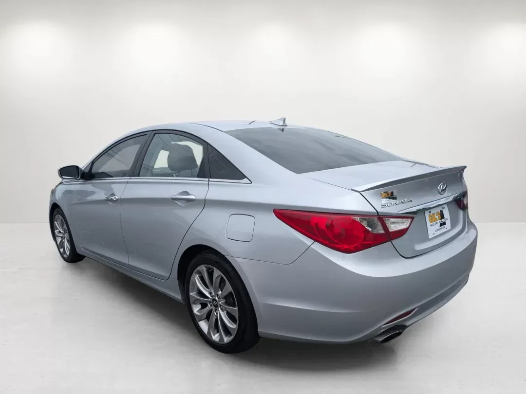 2012 /Gray Hyundai Sonata 2.4L SE (5NPEC4AC2CH) with an Gas I4 2.4L/144 engine, 6-Speed Automatic w/manual shift transmission, located at 804 22nd Ave, Phenix City, AL, 36870, (334) 297-1860, 32.484749, -85.024475 - 2012 Hyundai Sonata 2.4L SE - Photo#7