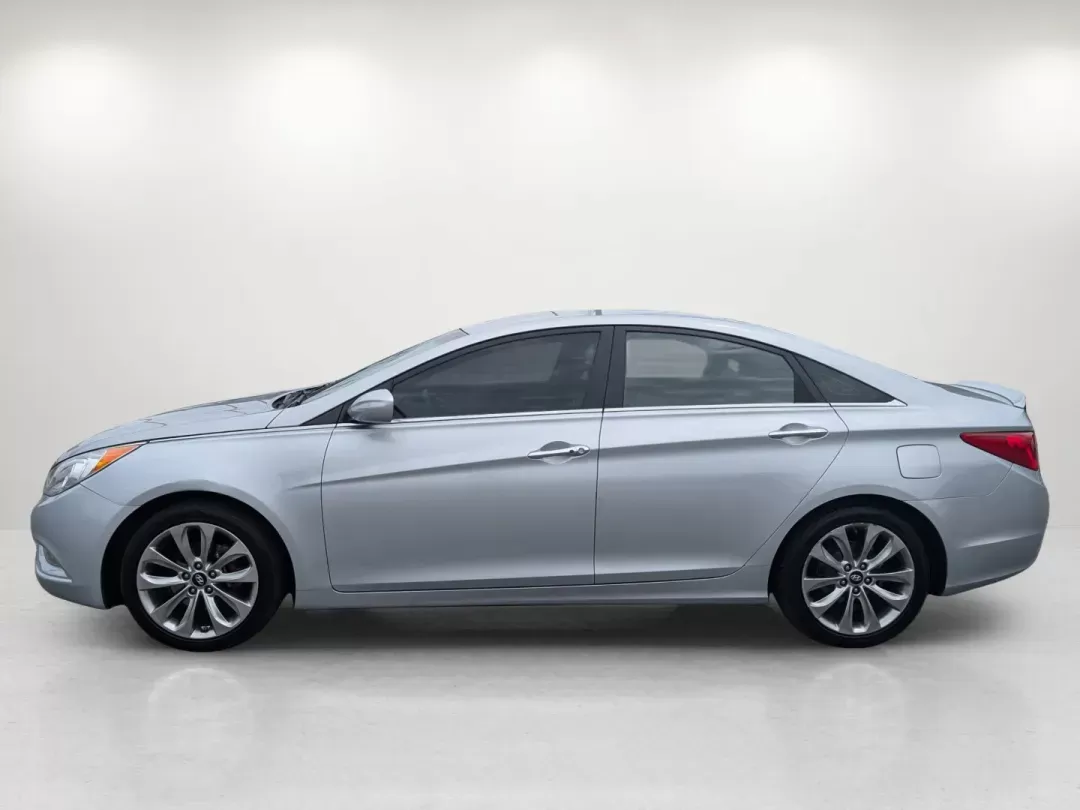 2012 /Gray Hyundai Sonata 2.4L SE (5NPEC4AC2CH) with an Gas I4 2.4L/144 engine, 6-Speed Automatic w/manual shift transmission, located at 804 22nd Ave, Phenix City, AL, 36870, (334) 297-1860, 32.484749, -85.024475 - 2012 Hyundai Sonata 2.4L SE - Photo#8
