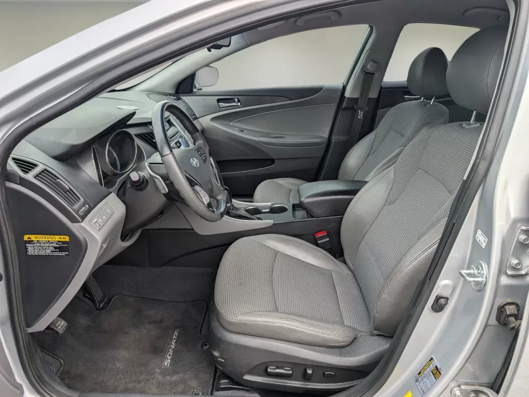 2012 /Gray Hyundai Sonata 2.4L SE (5NPEC4AC2CH) with an Gas I4 2.4L/144 engine, 6-Speed Automatic w/manual shift transmission, located at 804 22nd Ave, Phenix City, AL, 36870, (334) 297-1860, 32.484749, -85.024475 - 2012 Hyundai Sonata 2.4L SE - Photo#10