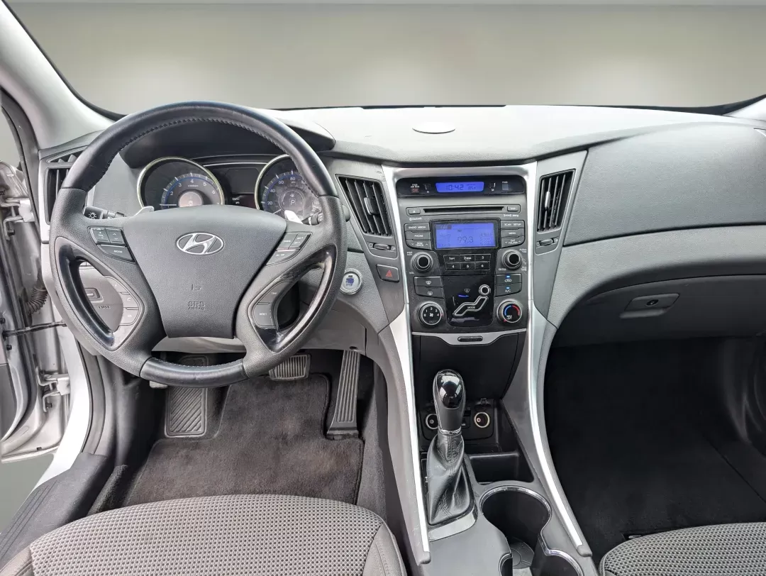 2012 /Gray Hyundai Sonata 2.4L SE (5NPEC4AC2CH) with an Gas I4 2.4L/144 engine, 6-Speed Automatic w/manual shift transmission, located at 804 22nd Ave, Phenix City, AL, 36870, (334) 297-1860, 32.484749, -85.024475 - 2012 Hyundai Sonata 2.4L SE - Photo#12