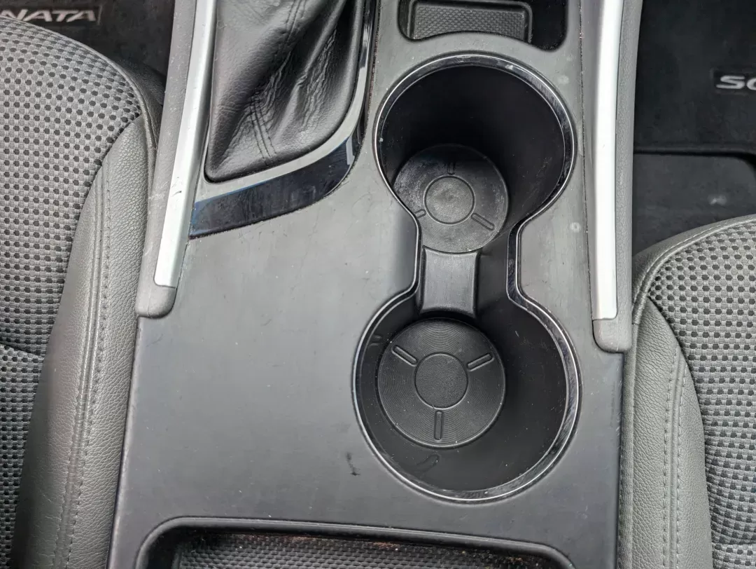 2012 /Gray Hyundai Sonata 2.4L SE (5NPEC4AC2CH) with an Gas I4 2.4L/144 engine, 6-Speed Automatic w/manual shift transmission, located at 804 22nd Ave, Phenix City, AL, 36870, (334) 297-1860, 32.484749, -85.024475 - 2012 Hyundai Sonata 2.4L SE - Photo#13