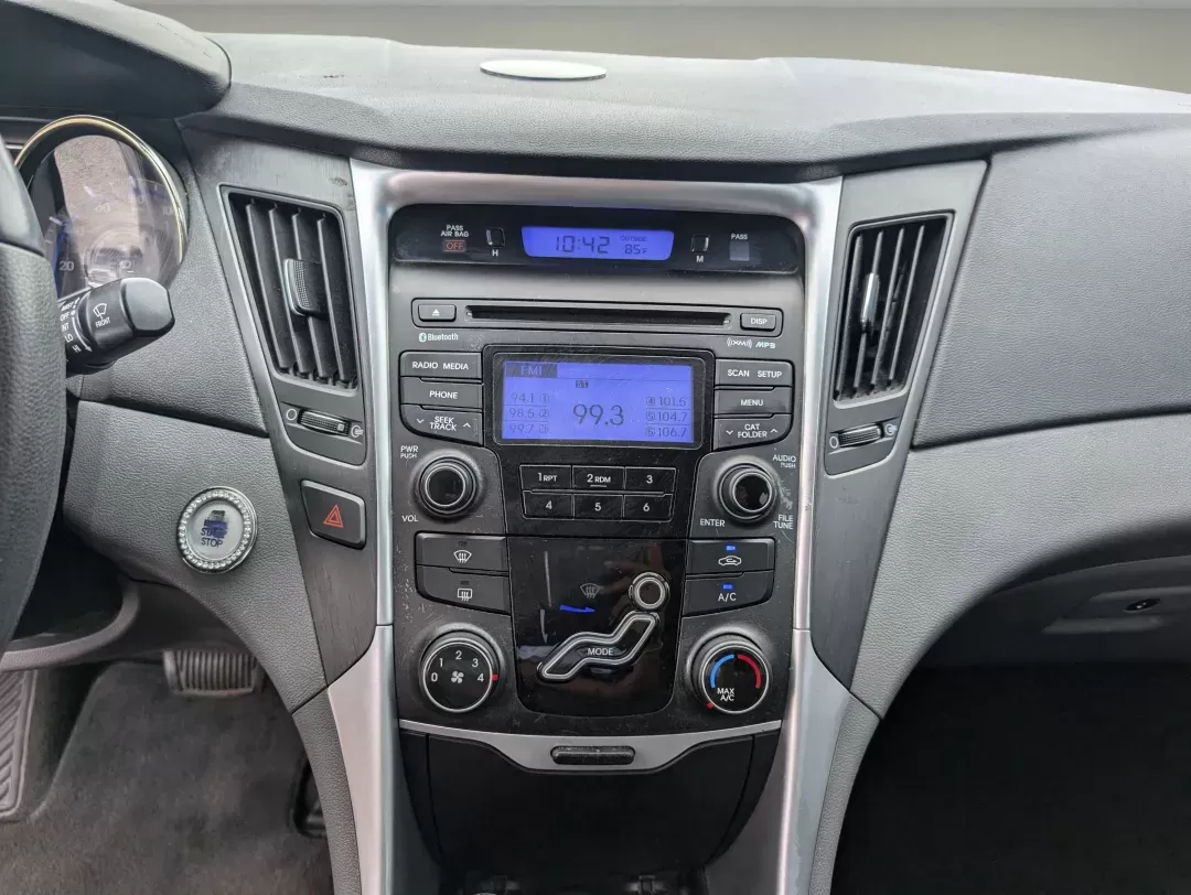 2012 /Gray Hyundai Sonata 2.4L SE (5NPEC4AC2CH) with an Gas I4 2.4L/144 engine, 6-Speed Automatic w/manual shift transmission, located at 804 22nd Ave, Phenix City, AL, 36870, (334) 297-1860, 32.484749, -85.024475 - 2012 Hyundai Sonata 2.4L SE - Photo#15