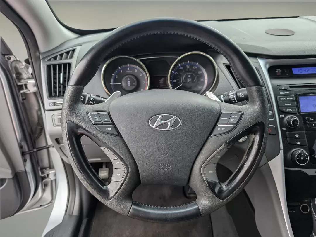 2012 /Gray Hyundai Sonata 2.4L SE (5NPEC4AC2CH) with an Gas I4 2.4L/144 engine, 6-Speed Automatic w/manual shift transmission, located at 804 22nd Ave, Phenix City, AL, 36870, (334) 297-1860, 32.484749, -85.024475 - 2012 Hyundai Sonata 2.4L SE - Photo#16