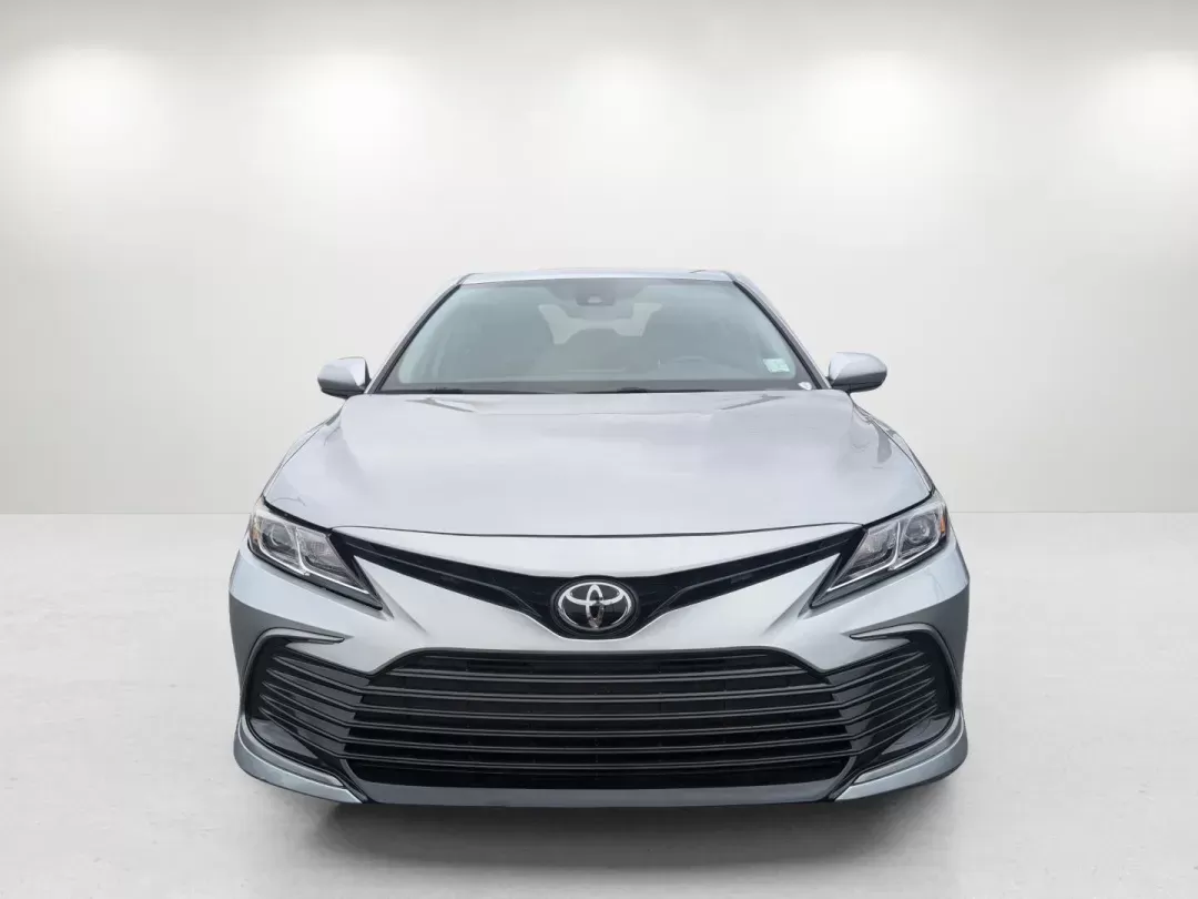 2021 Toyota Camry LE (4T1C11AK1MU) with an Regular Unleaded I-4 2.5 L/152 engine, 8-Speed Automatic w/OD transmission, located at 3959 U.S. 80 W, Phenix City, AL, 36870, (334) 297-4885, 32.469296, -85.135185 - 2021 Toyota Camry LE - Photo#1