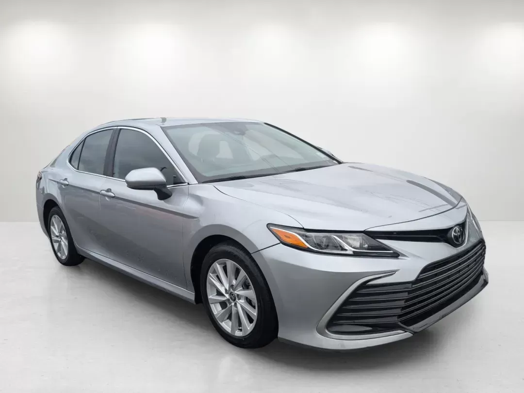 2021 Toyota Camry LE (4T1C11AK1MU) with an Regular Unleaded I-4 2.5 L/152 engine, 8-Speed Automatic w/OD transmission, located at 7000 Northlake Connector, Columbus, GA, 31904, (706) 987-8085, 32.524975, -84.978134 - 2021 Toyota Camry LE - Photo#2