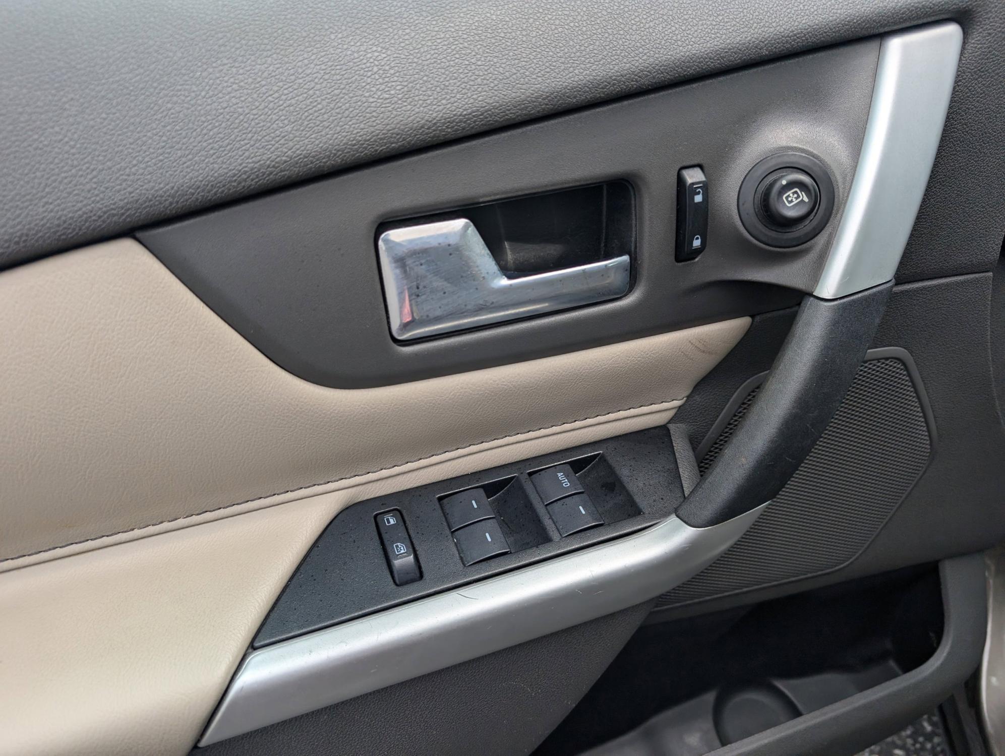 2013 Ford Edge SEL (2FMDK3JC3DB) with an Gas V6 3.5L/213 engine, 6-Speed Automatic w/manual shift transmission, located at 1430 Gateway Drive, Opelika, AL, 36801, (334) 239-0944, 32.637871, -85.409790 - 2013 Ford Edge SEL - Photo#8
