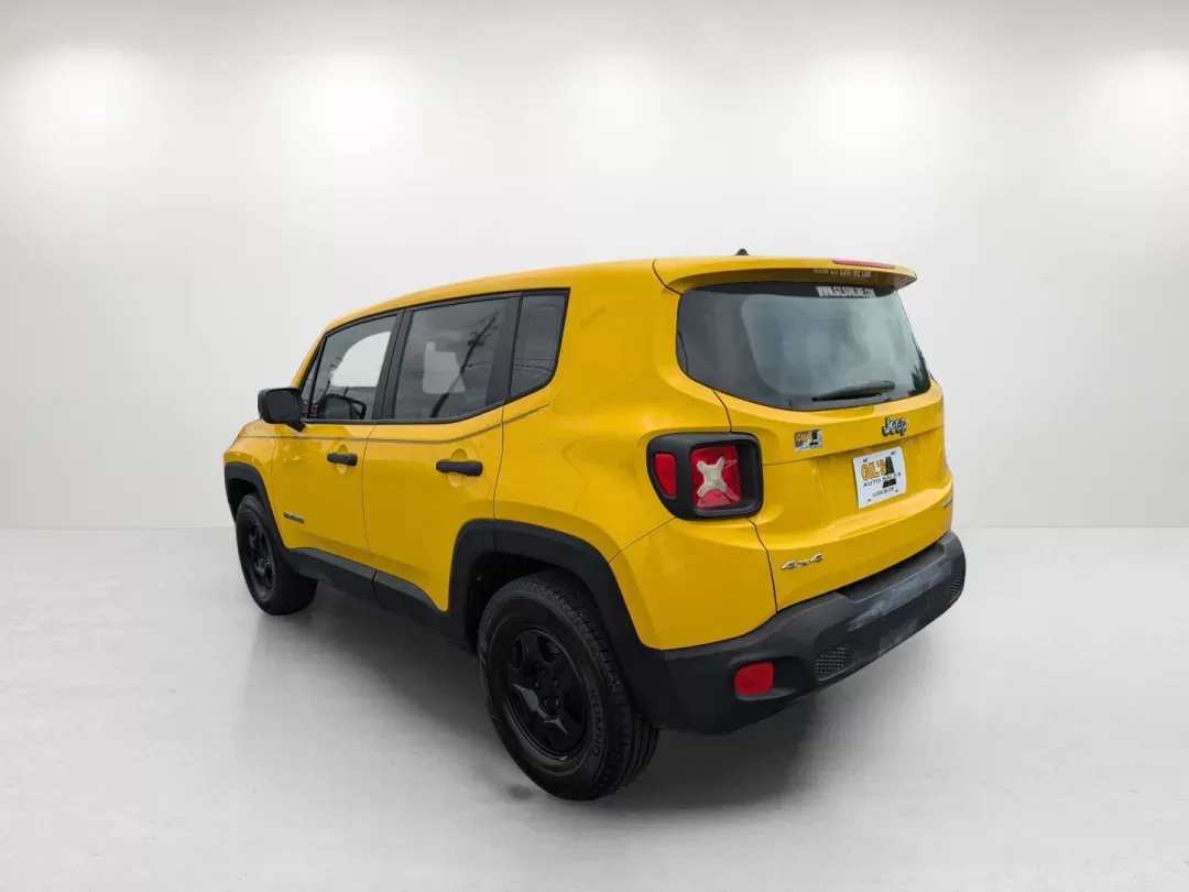 2015 /Black Jeep Renegade Sport (ZACCJBAT1FP) with an Regular Unleaded I-4 2.4 L/144 engine, 9-Speed Automatic w/OD transmission, located at 1430 Gateway Drive, Opelika, AL, 36801, (334) 239-0944, 32.637871, -85.409790 - 2015 Jeep Renegade Sport - Photo#6