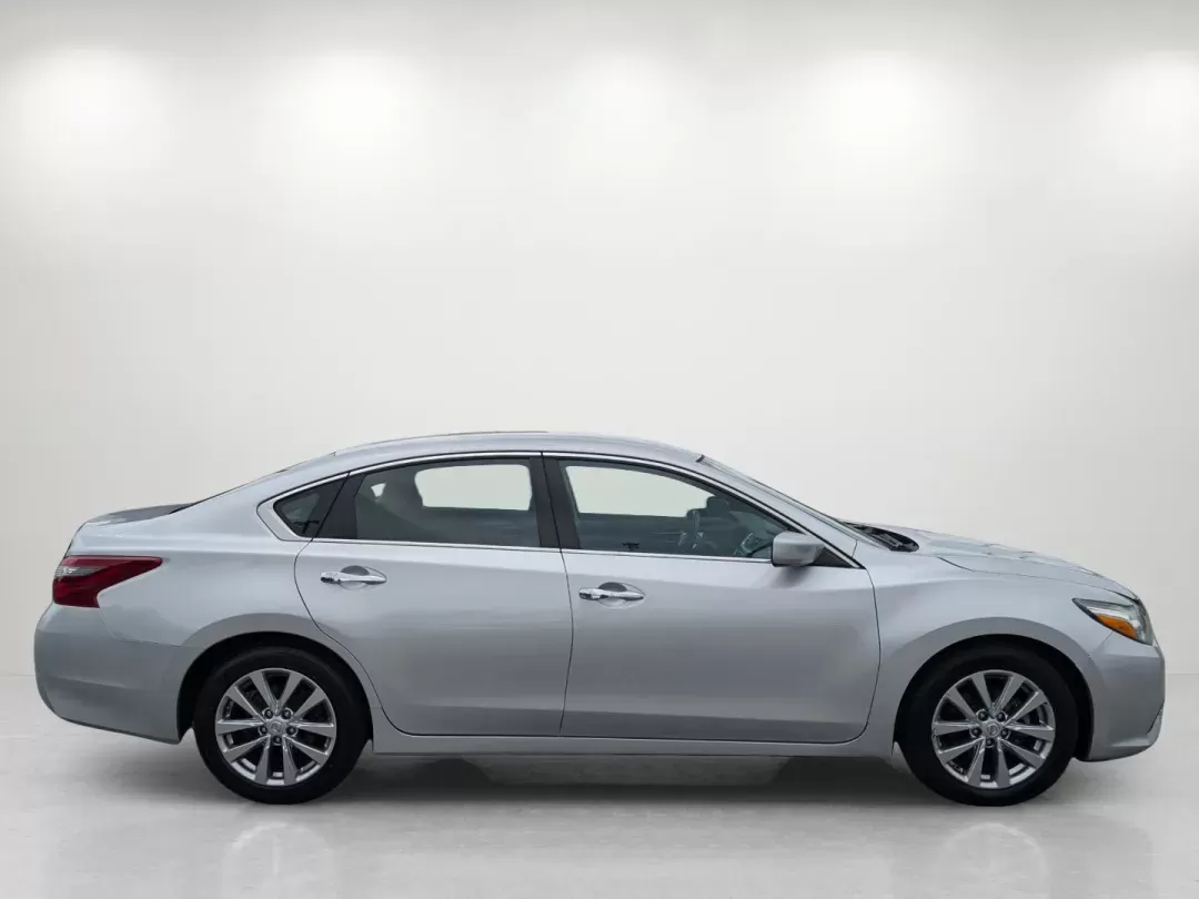 2018 /Charcoal Nissan Altima 2.5 SV (1N4AL3AP8JC) with an Regular Unleaded I-4 2.5 L/152 engine, 1-Speed CVT w/OD transmission, located at 5115 14th Ave., Columbus, GA, 31904, (706) 323-0345, 32.511494, -84.971046 - 2018 Nissan Altima 2.5 SV - Photo#3
