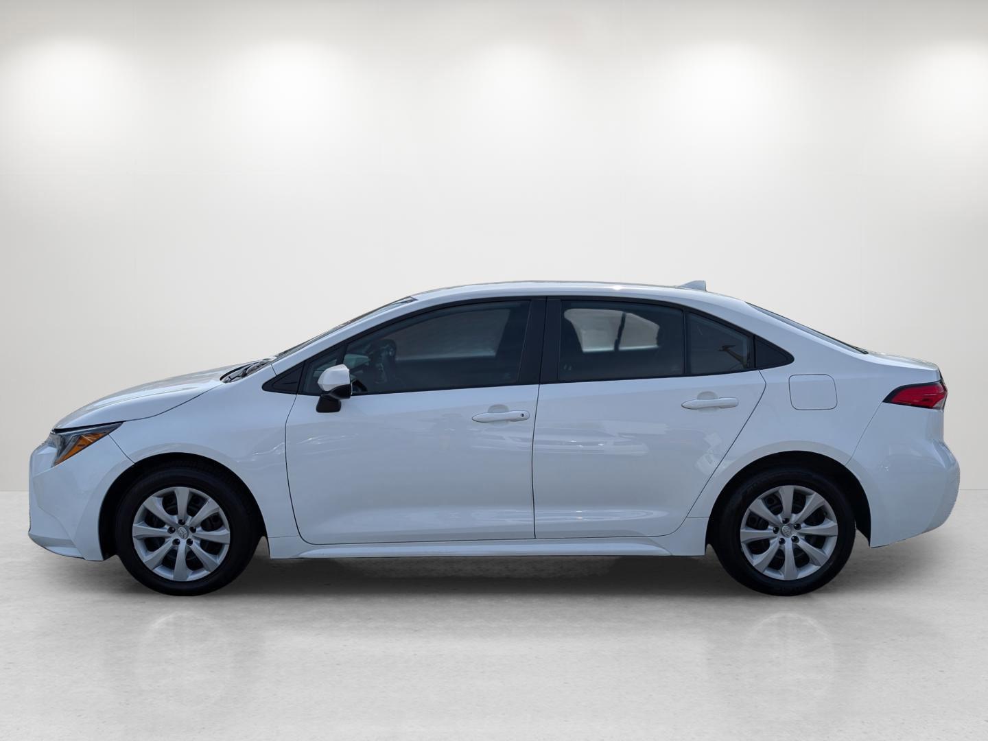 2022 Toyota Corolla LE (5YFEPMAE4NP) with an Regular Unleaded I-4 1.8 L/110 engine, 1-Speed CVT w/OD transmission, located at 1430 Gateway Drive, Opelika, AL, 36801, (334) 239-0944, 32.637871, -85.409790 - 2022 Toyota Corolla LE - Photo#2