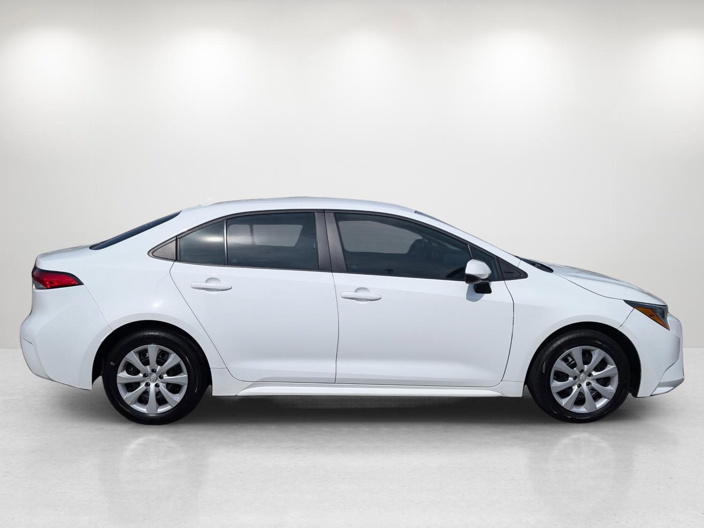 2022 Toyota Corolla LE (5YFEPMAE4NP) with an Regular Unleaded I-4 1.8 L/110 engine, 1-Speed CVT w/OD transmission, located at 1430 Gateway Drive, Opelika, AL, 36801, (334) 239-0944, 32.637871, -85.409790 - 2022 Toyota Corolla LE - Photo#6