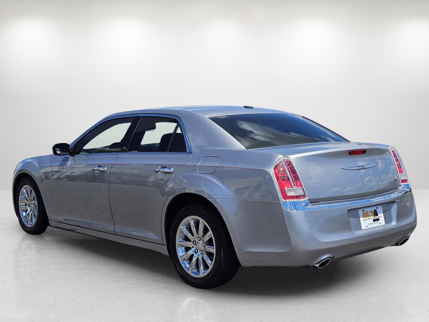 2014 /Black Chrysler 300 300C (2C3CCAEGXEH) with an Regular Unleaded V-6 3.6 L/220 engine, 8-Speed Automatic w/OD transmission, located at 521 Old Farm Lane Rd, Prattville, AL, 36066, (334) 325-1505, 32.482460, -86.416367 - 2014 Chrysler 300 300C - Photo#3