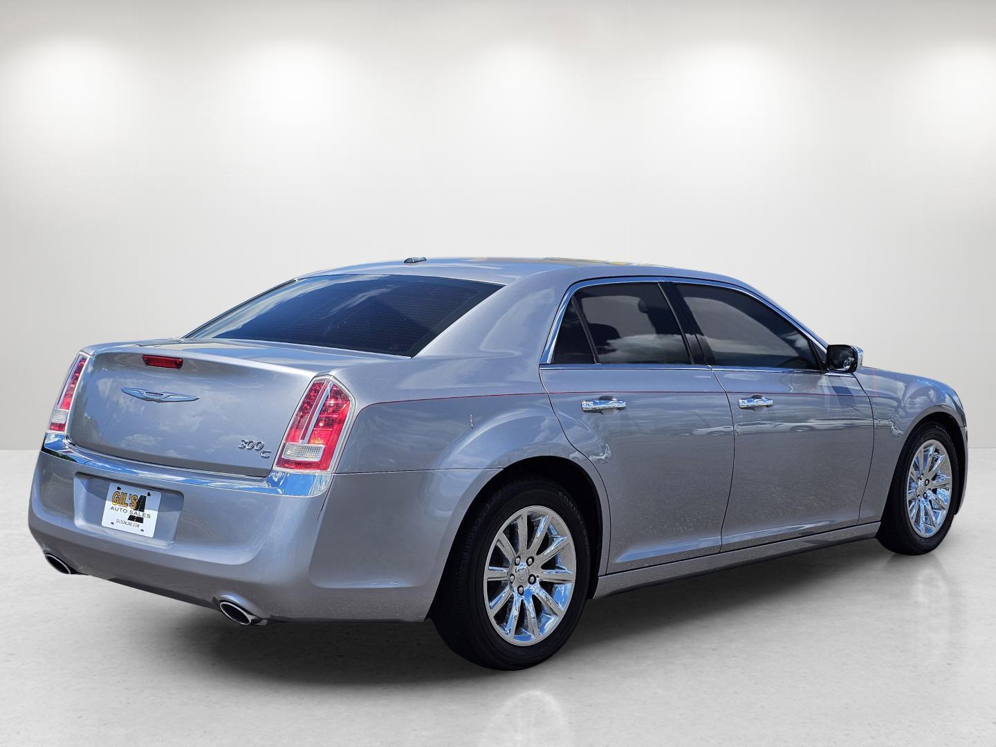 2014 /Black Chrysler 300 300C (2C3CCAEGXEH) with an Regular Unleaded V-6 3.6 L/220 engine, 8-Speed Automatic w/OD transmission, located at 521 Old Farm Lane Rd, Prattville, AL, 36066, (334) 325-1505, 32.482460, -86.416367 - 2014 Chrysler 300 300C - Photo#5