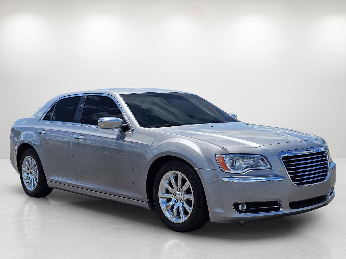 2014 /Black Chrysler 300 300C (2C3CCAEGXEH) with an Regular Unleaded V-6 3.6 L/220 engine, 8-Speed Automatic w/OD transmission, located at 521 Old Farm Lane Rd, Prattville, AL, 36066, (334) 325-1505, 32.482460, -86.416367 - 2014 Chrysler 300 300C - Photo#7
