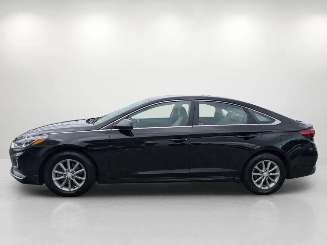 2018 /Gray Hyundai Sonata SE (5NPE24AF2JH) with an Regular Unleaded I-4 2.4 L/144 engine, 6-Speed Automatic w/OD transmission, located at 5115 14th Ave., Columbus, GA, 31904, (706) 323-0345, 32.511494, -84.971046 - 2018 Hyundai Sonata SE - Photo#2