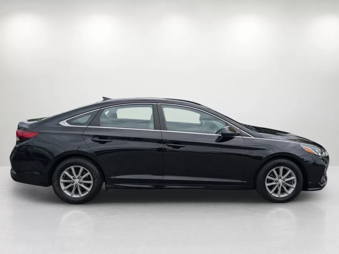 2018 /Gray Hyundai Sonata SE (5NPE24AF2JH) with an Regular Unleaded I-4 2.4 L/144 engine, 6-Speed Automatic w/OD transmission, located at 5115 14th Ave., Columbus, GA, 31904, (706) 323-0345, 32.511494, -84.971046 - 2018 Hyundai Sonata SE - Photo#5