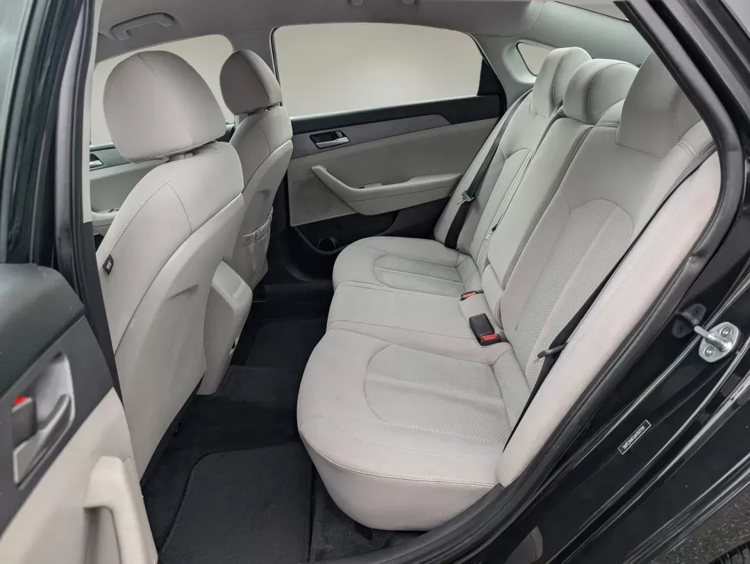 2018 /Gray Hyundai Sonata SE (5NPE24AF2JH) with an Regular Unleaded I-4 2.4 L/144 engine, 6-Speed Automatic w/OD transmission, located at 5115 14th Ave., Columbus, GA, 31904, (706) 323-0345, 32.511494, -84.971046 - 2018 Hyundai Sonata SE - Photo#10