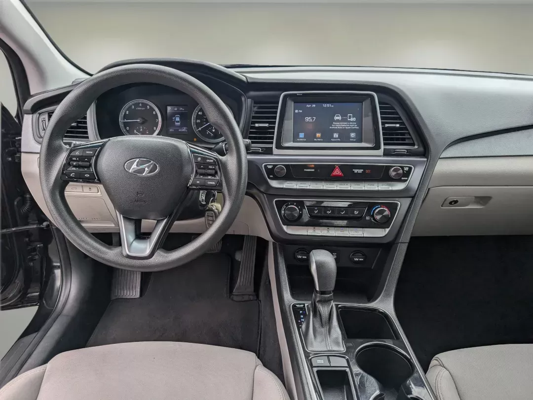 2018 /Gray Hyundai Sonata SE (5NPE24AF2JH) with an Regular Unleaded I-4 2.4 L/144 engine, 6-Speed Automatic w/OD transmission, located at 5115 14th Ave., Columbus, GA, 31904, (706) 323-0345, 32.511494, -84.971046 - 2018 Hyundai Sonata SE - Photo#11